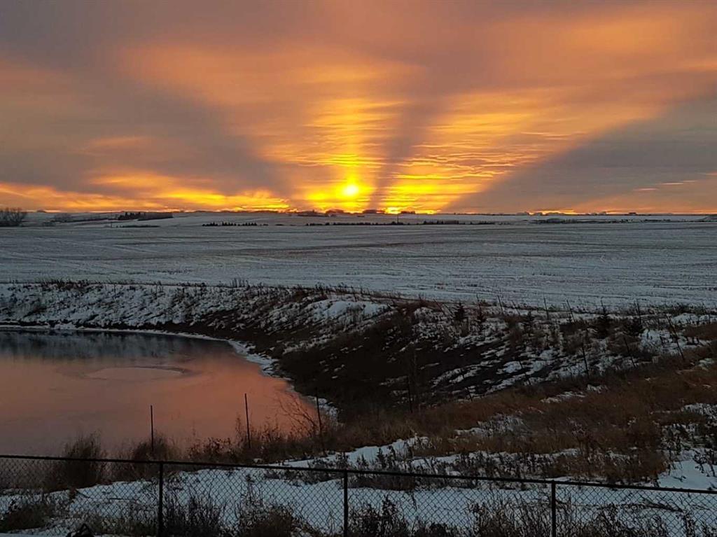 Picture of 653 West Highland Crescent , Carstairs Real Estate Listing