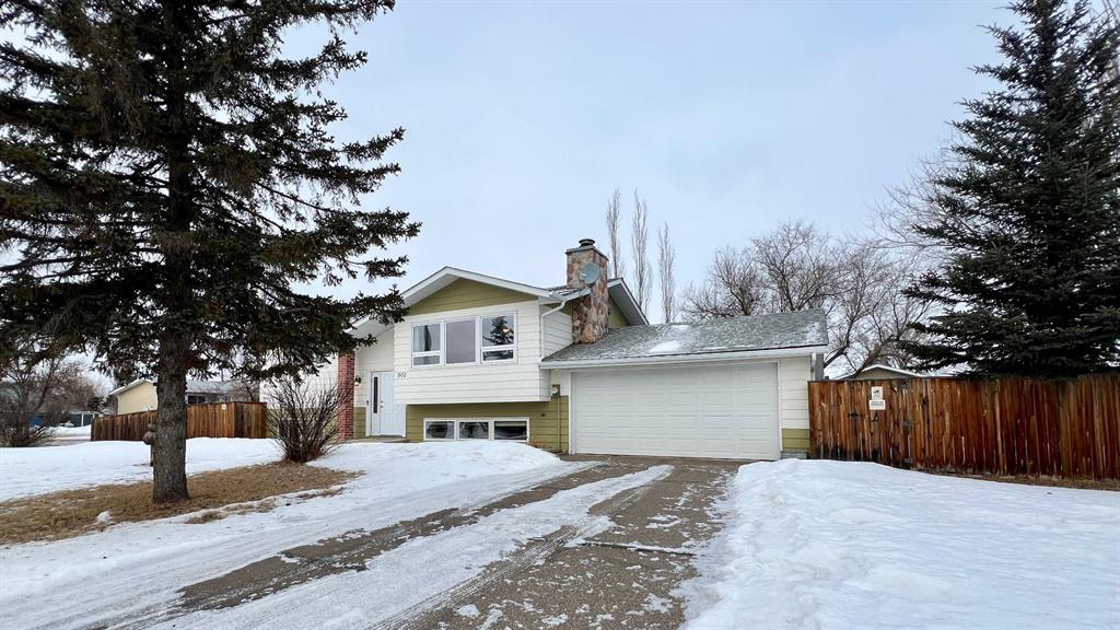 Picture of 902 3rd Street W, Hanna Real Estate Listing