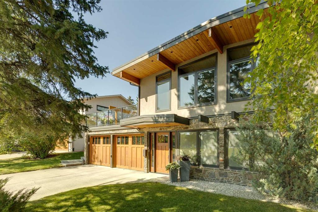 Picture of 8 Vardana Place NW, Calgary Real Estate Listing