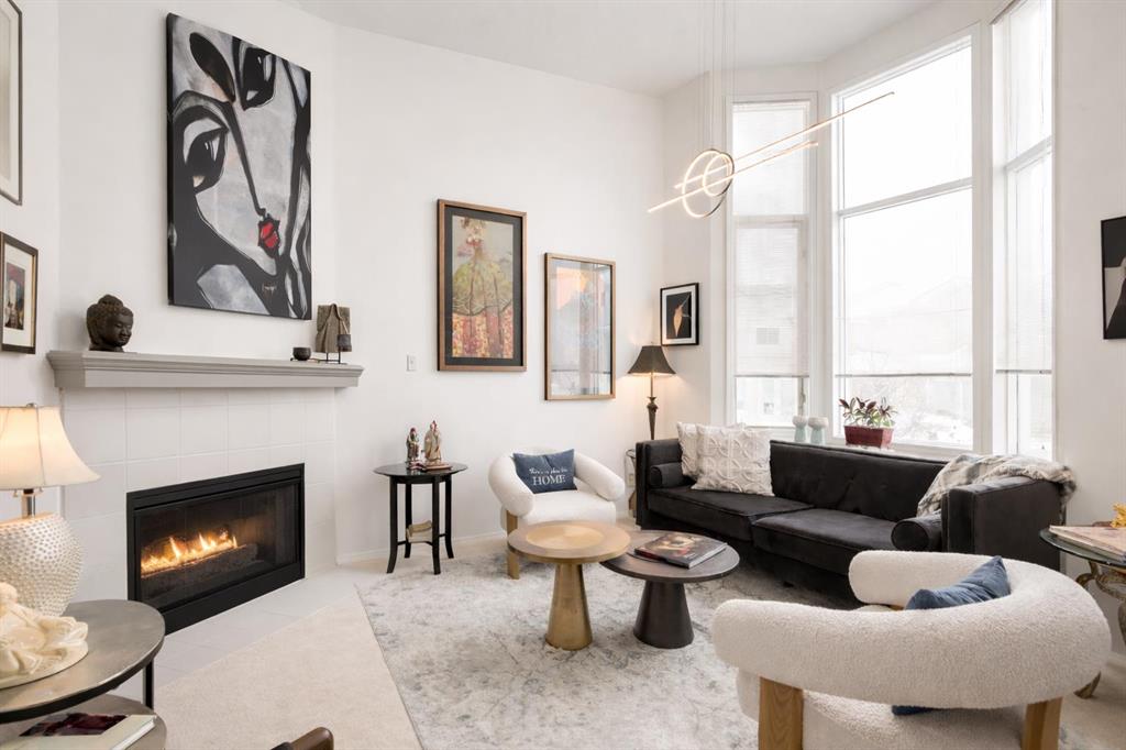 Picture of 318 Hawkstone Manor NW, Calgary Real Estate Listing