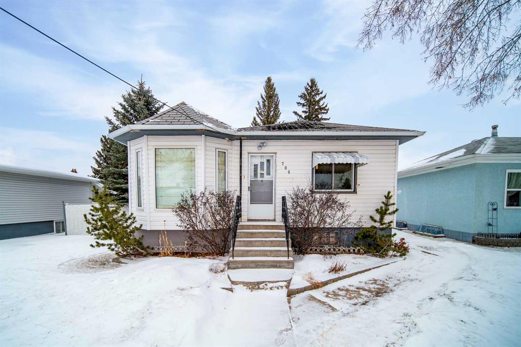 Picture of 706 7 Avenue , Wainwright Real Estate Listing