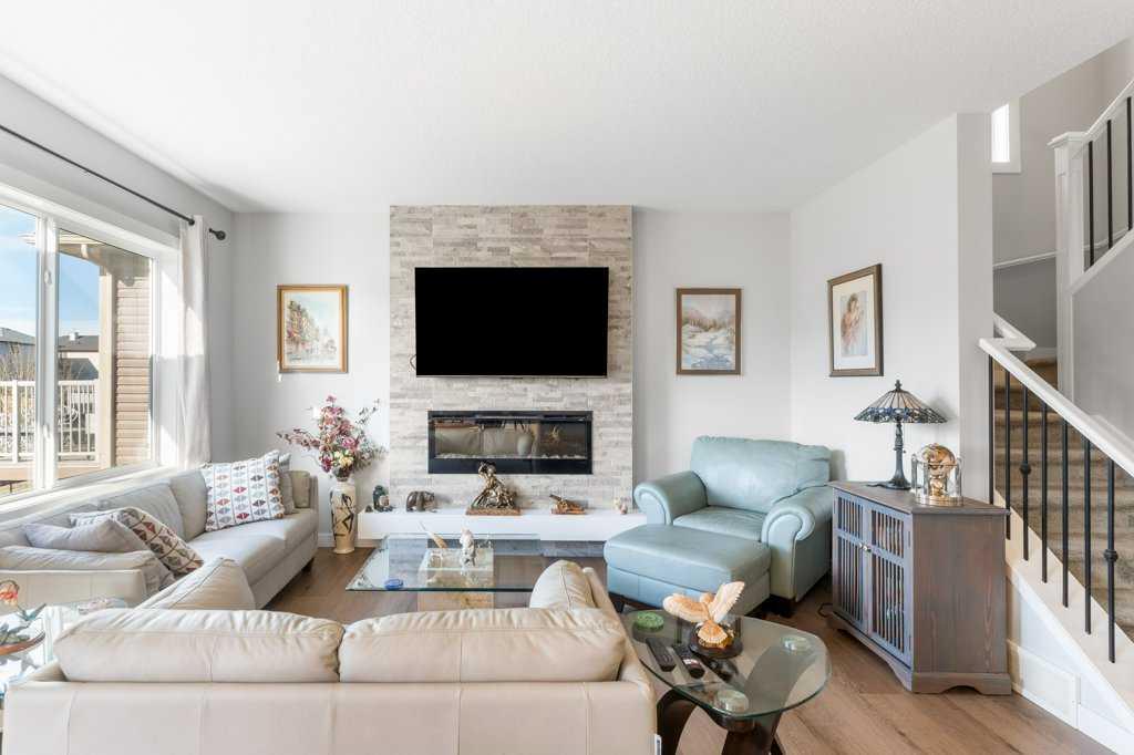 Picture of 973 Midtown Avenue SW, Airdrie Real Estate Listing