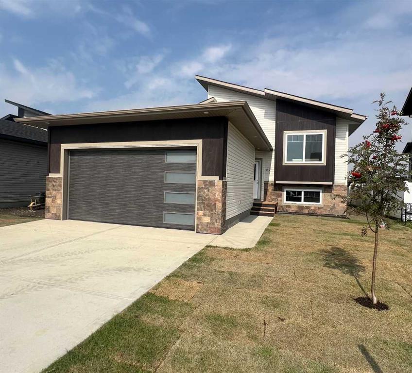 Picture of 62 Metcalf Way , Lacombe Real Estate Listing