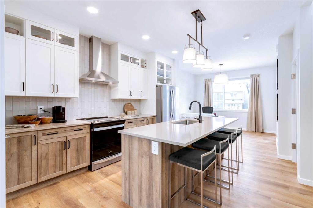 Picture of 154 Bartlett Crescent SE, Calgary Real Estate Listing