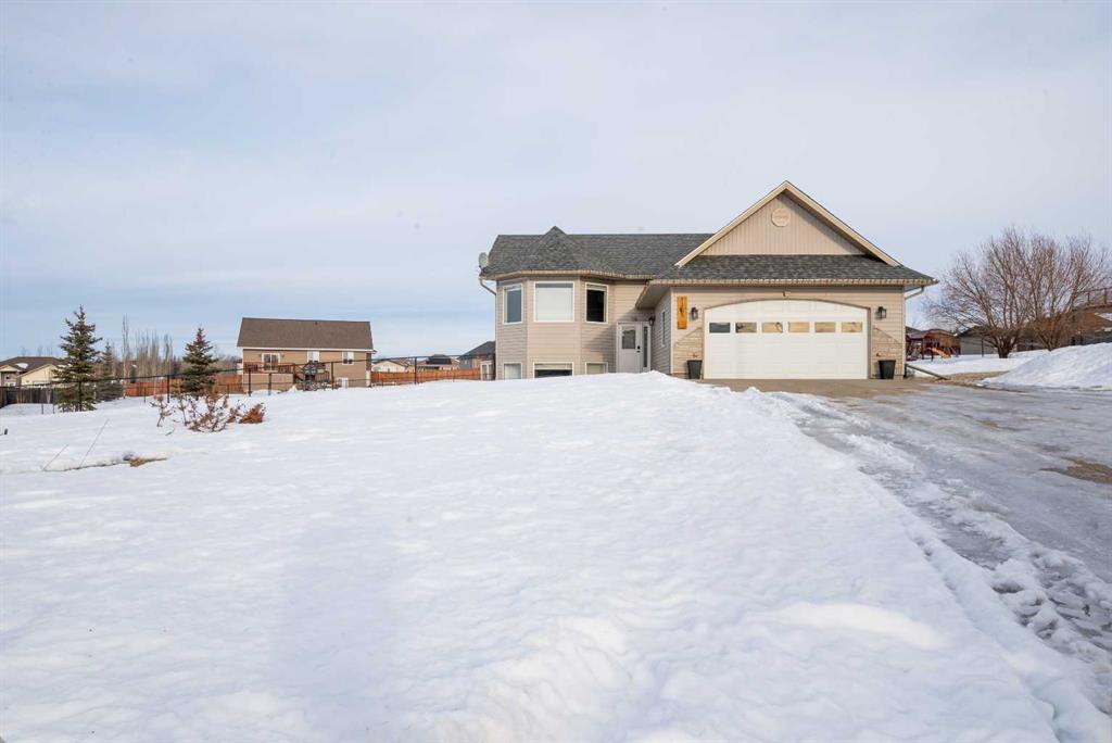 Picture of 1105 Stacey Drive , Beaverlodge Real Estate Listing