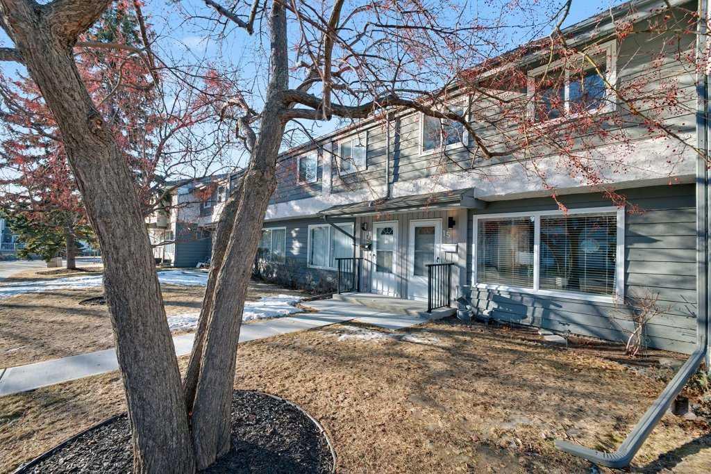 Picture of 15, 999 Canyon Meadows Drive SW, Calgary Real Estate Listing