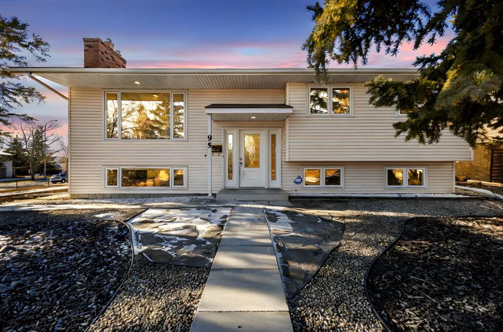 Picture of 95 Silver Brook Drive NW, Calgary Real Estate Listing