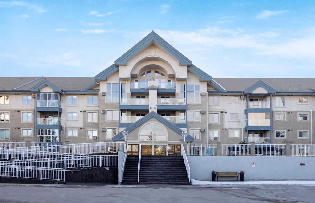 Picture of 311, 7239 Sierra Morena Boulevard SW, Calgary Real Estate Listing