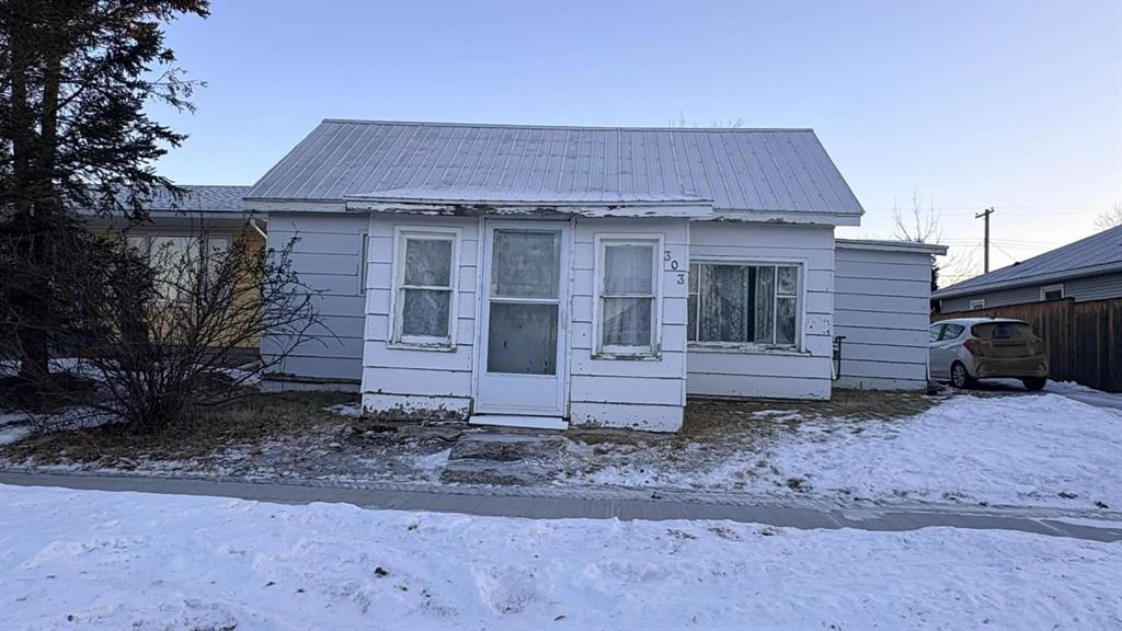 Picture of 303 5 Avenue E, Hanna Real Estate Listing