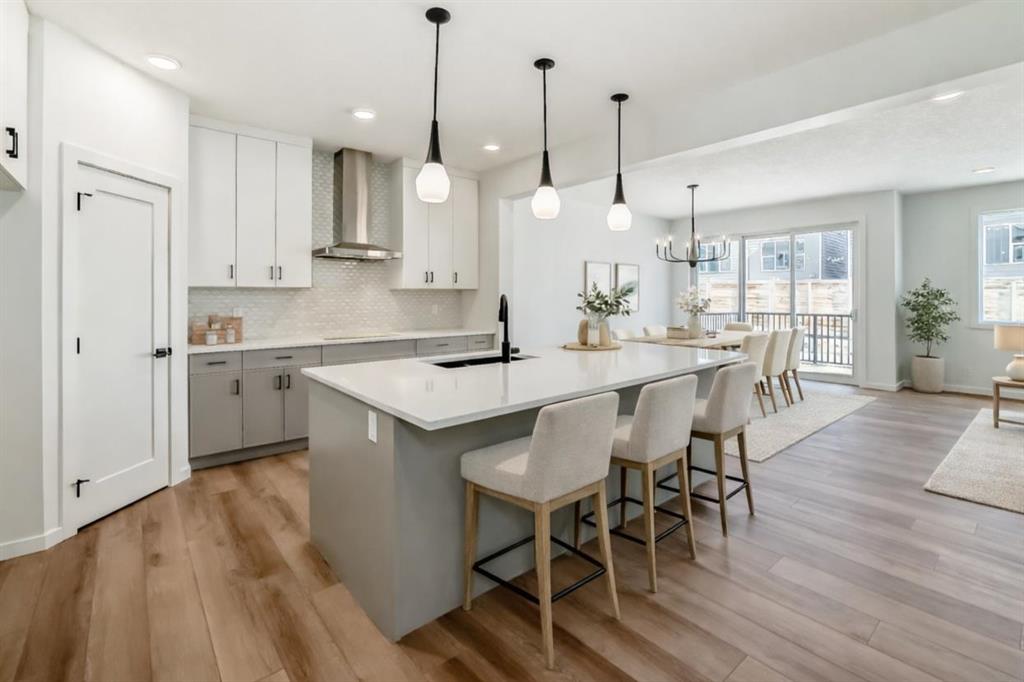 Picture of 25 Starling Place NW, Calgary Real Estate Listing