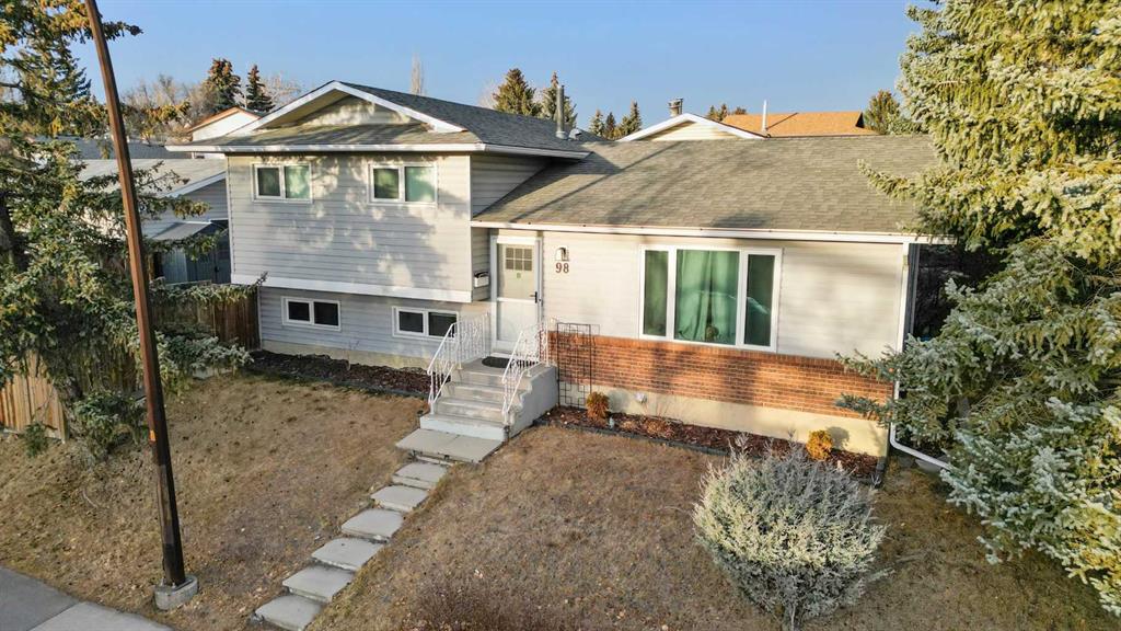 Picture of 98 Ranch Glen Drive NW, Calgary Real Estate Listing