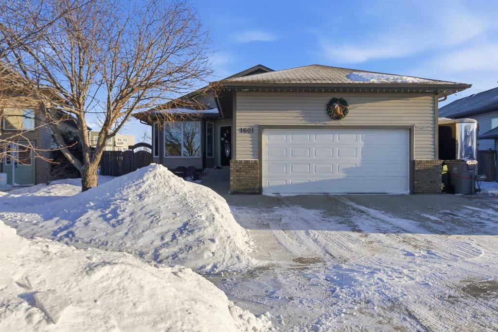 Picture of 1601 52 Avenue , Lloydminster Real Estate Listing