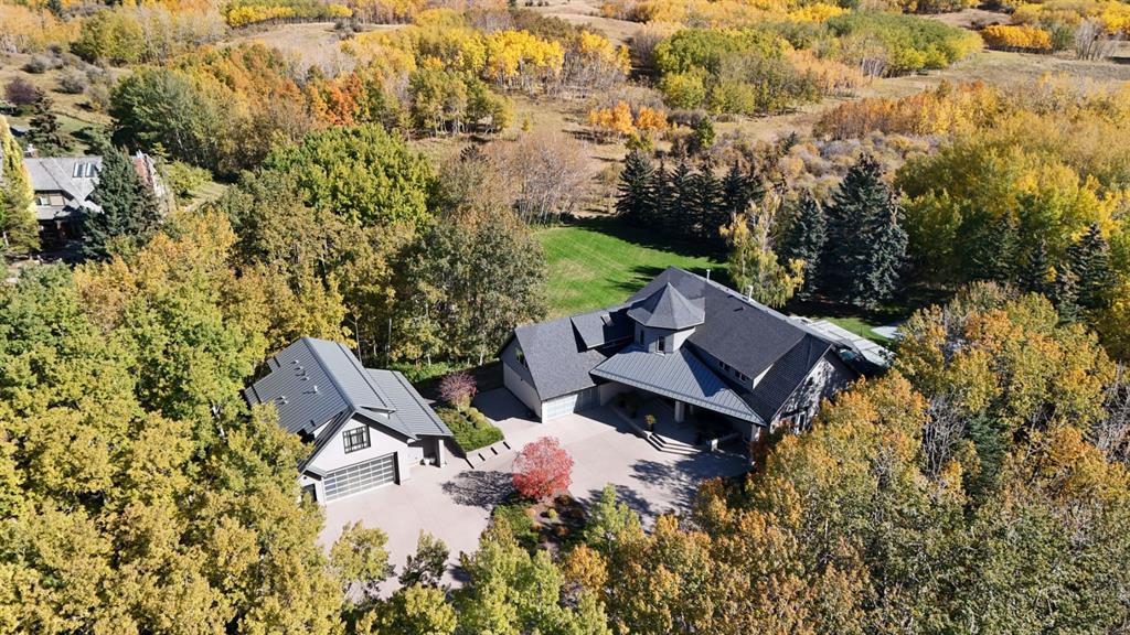 Picture of 19 Bearspaw Ridge Crescent , Rural Rocky View County Real Estate Listing