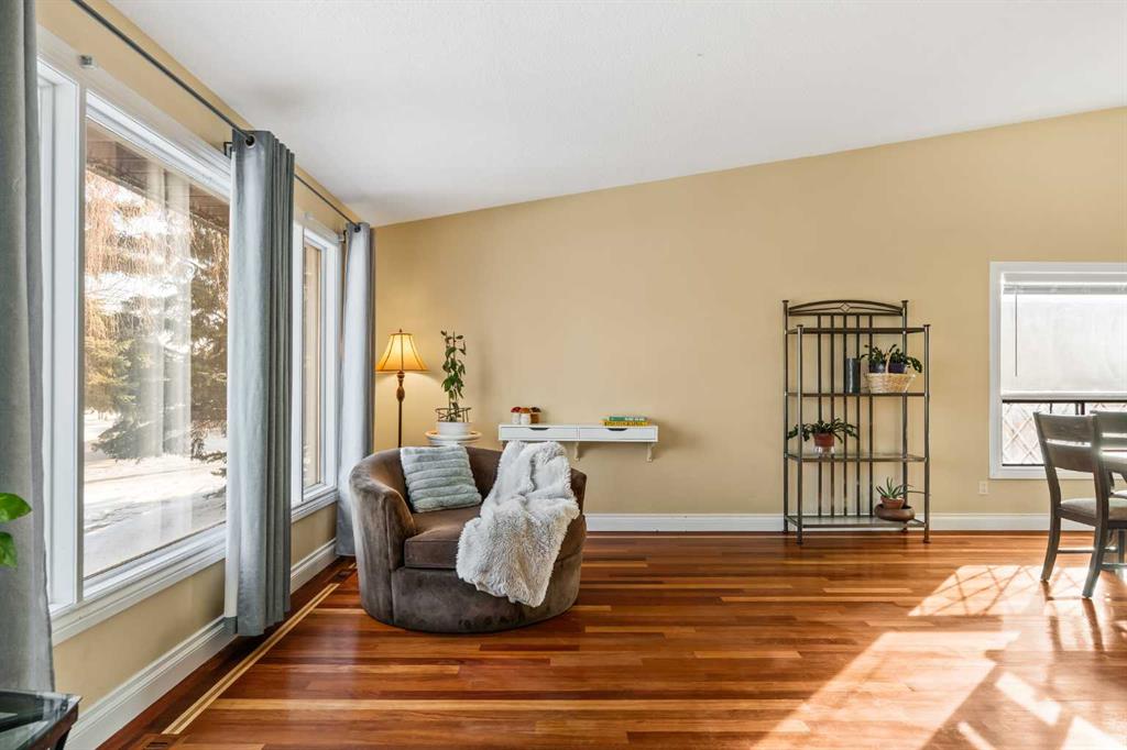 Picture of 1343 Berkley Drive NW, Calgary Real Estate Listing