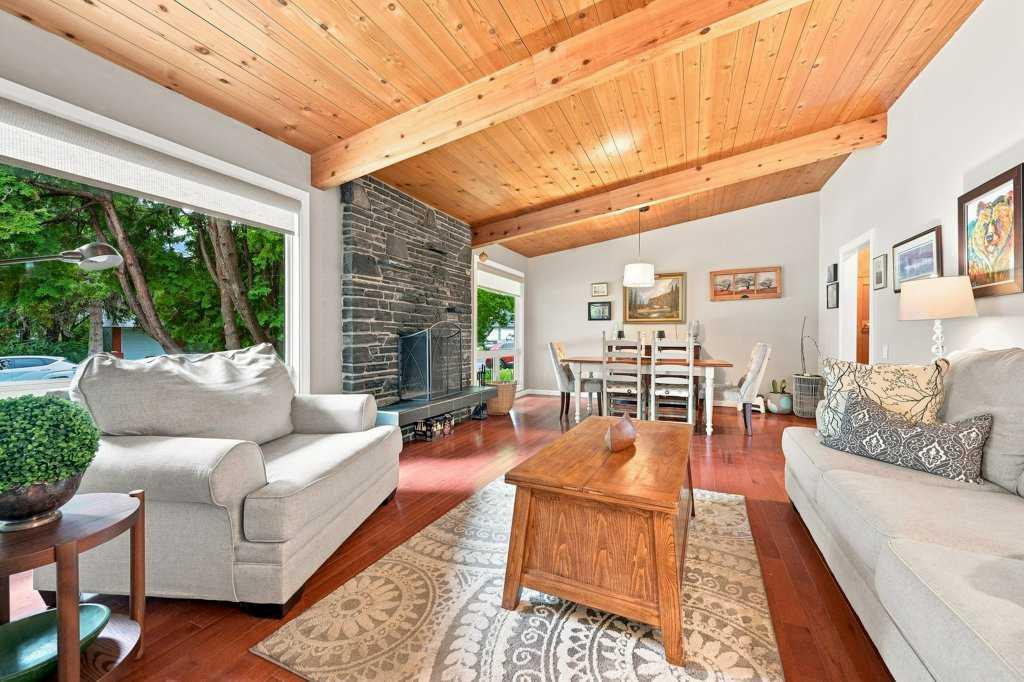 Picture of 6 Varcourt Place NW, Calgary Real Estate Listing