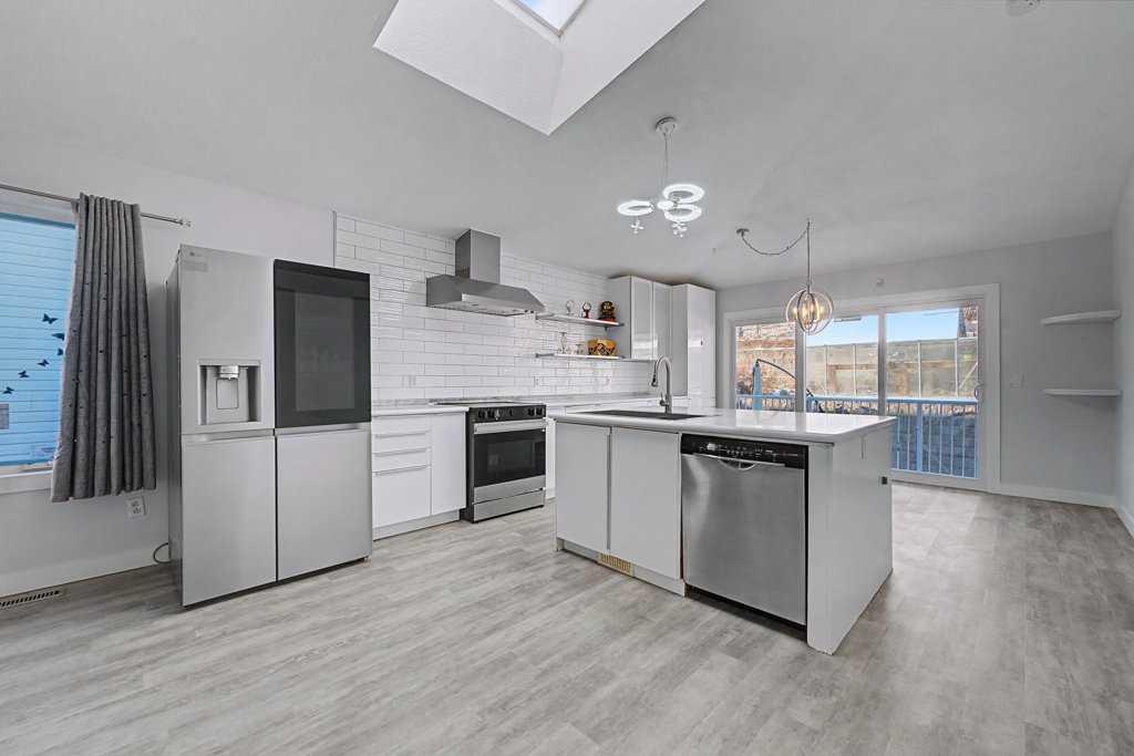 Picture of 267 Panamount Hill NW, Calgary Real Estate Listing