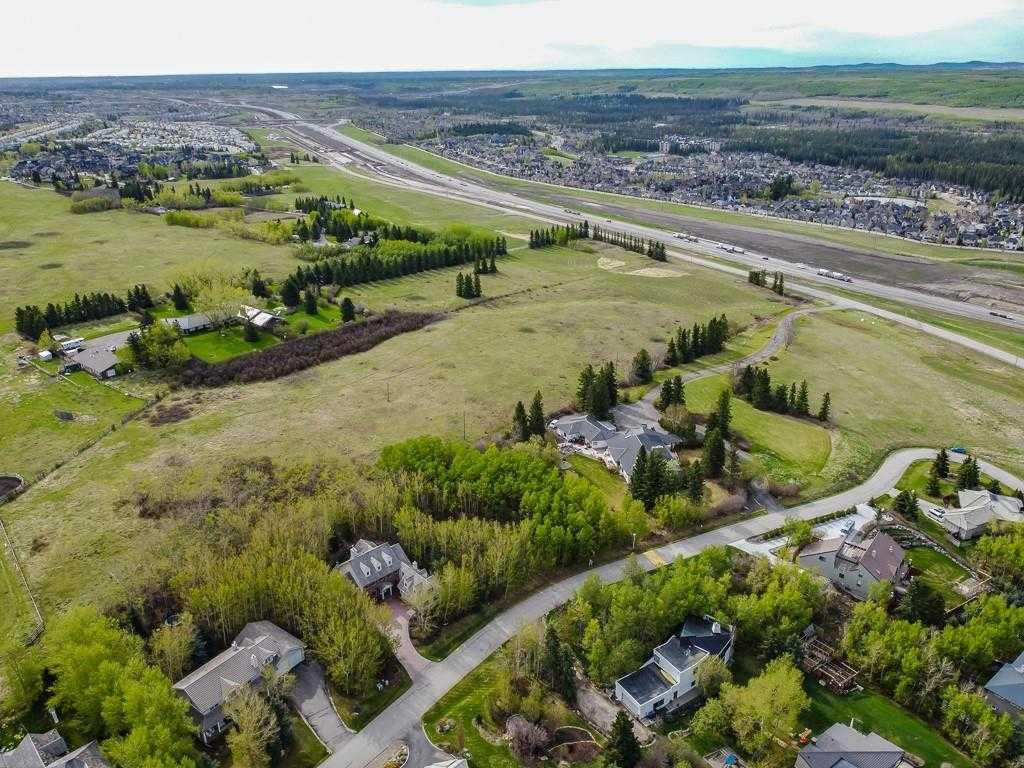 Picture of 187 Slopeview Drive SW, Calgary Real Estate Listing