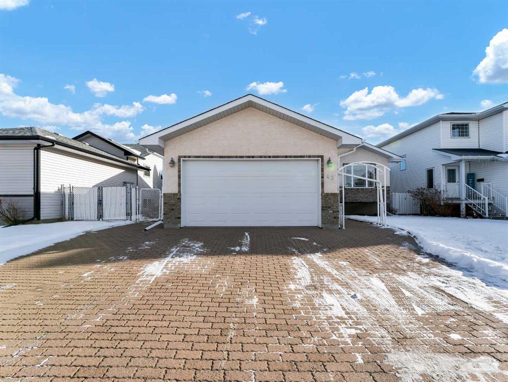 Picture of 43 Vista Place SE, Medicine Hat Real Estate Listing