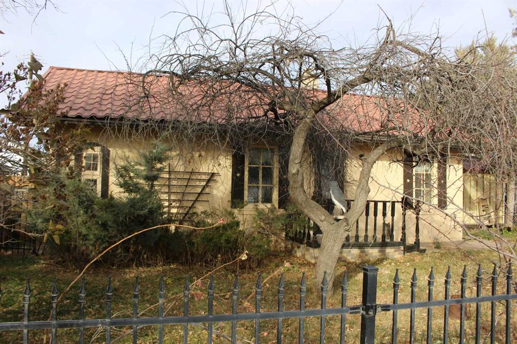 Picture of 118 Jamieson Avenue , Picture Butte Real Estate Listing