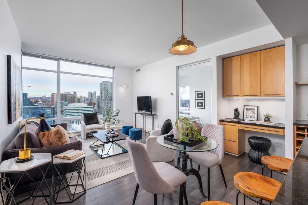 Picture of 1703, 215 13 Avenue SW, Calgary Real Estate Listing