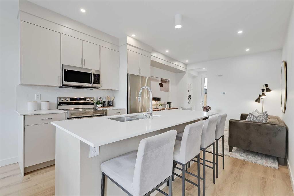 Picture of 2, 828 8 Avenue NE, Calgary Real Estate Listing