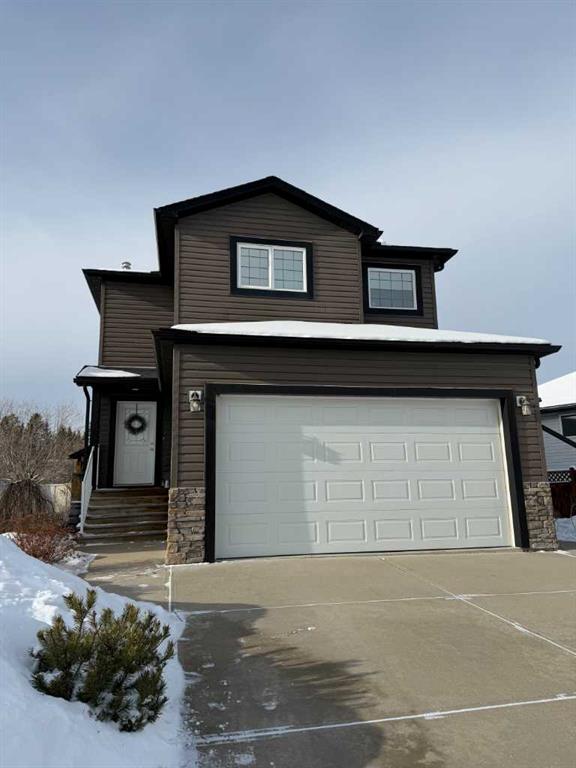 Picture of 1204 1 Street NE, Sundre Real Estate Listing