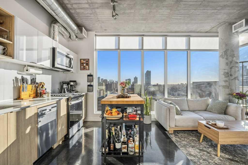 Picture of 1002, 1319 14 Avenue SW, Calgary Real Estate Listing