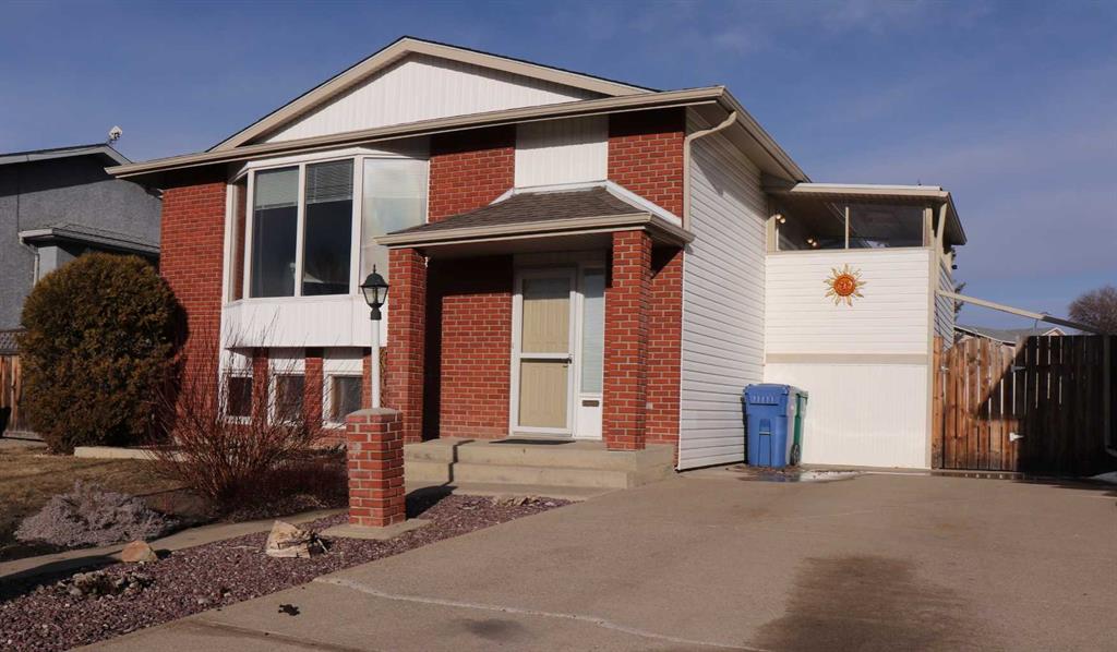 Picture of 164 Mt Crandell Crescent W, Lethbridge Real Estate Listing