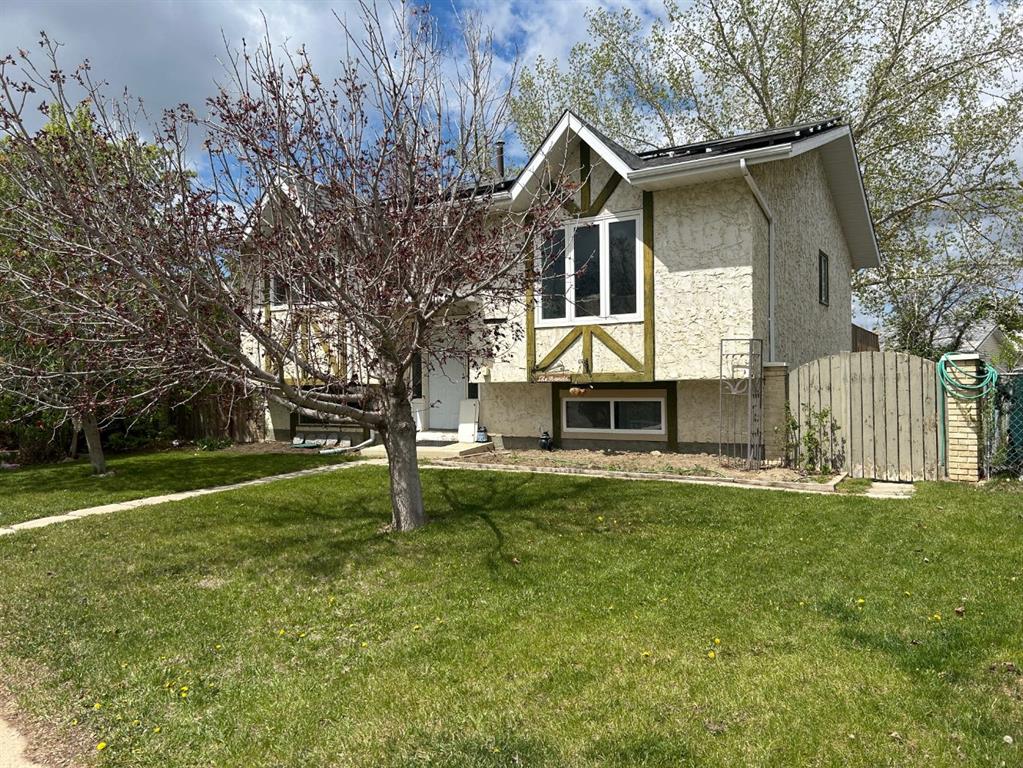 Picture of 44 Wildrose Crescent W, Brooks Real Estate Listing