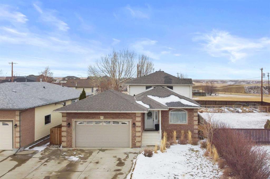 Picture of 928 3 Street SW, Redcliff Real Estate Listing