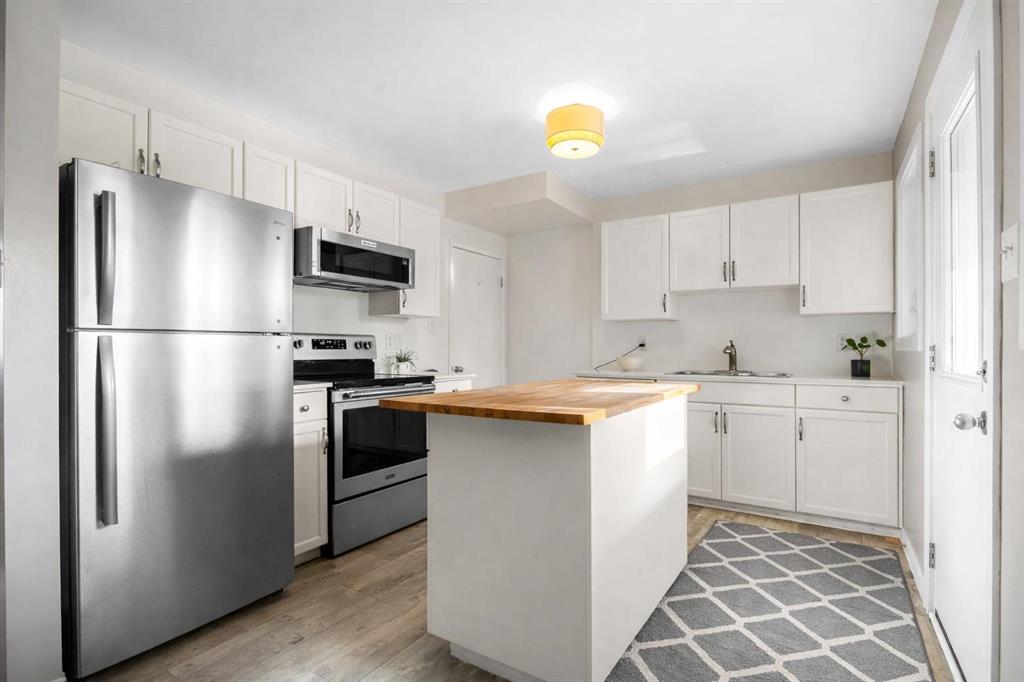 Picture of 462 Killarney Glen Court SW, Calgary Real Estate Listing