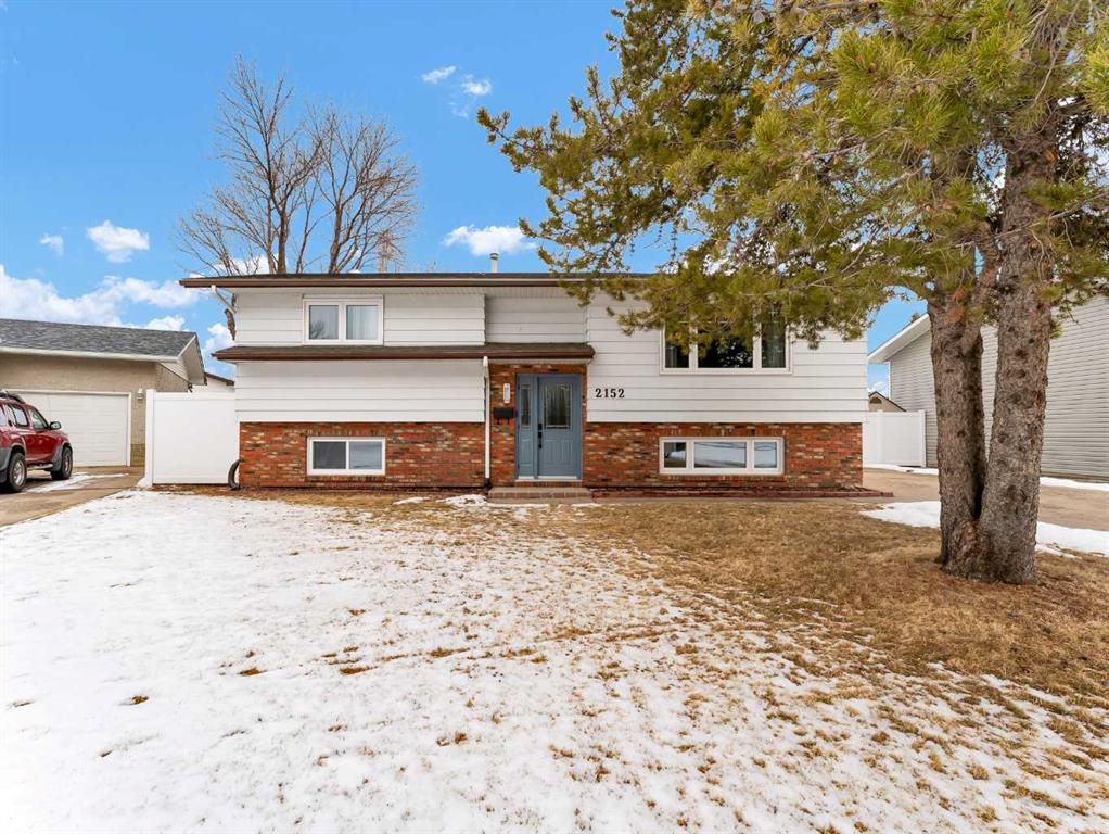 Picture of 2152 Hughes Crescent NE, Medicine Hat Real Estate Listing