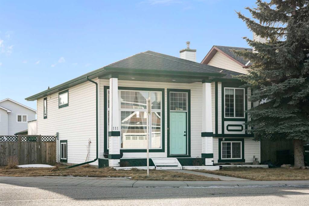 Picture of 111 Woodside Circle NW, Airdrie Real Estate Listing