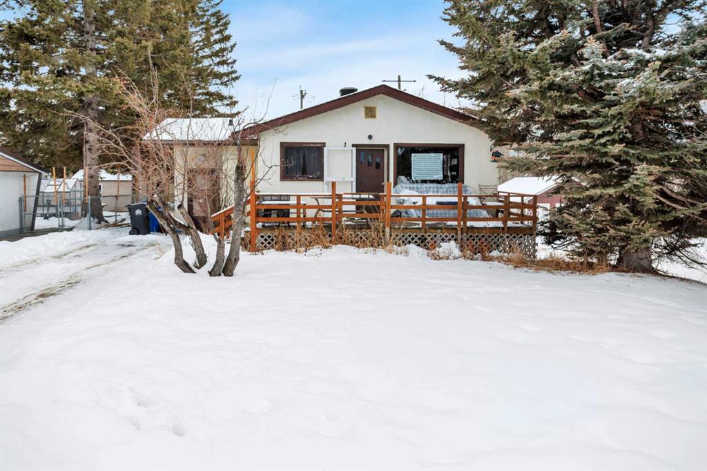 Picture of 105 2 Avenue NE, Sundre Real Estate Listing