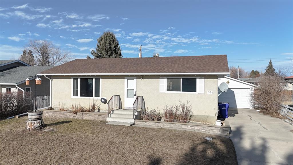 Picture of 524 51 Avenue W, Claresholm Real Estate Listing
