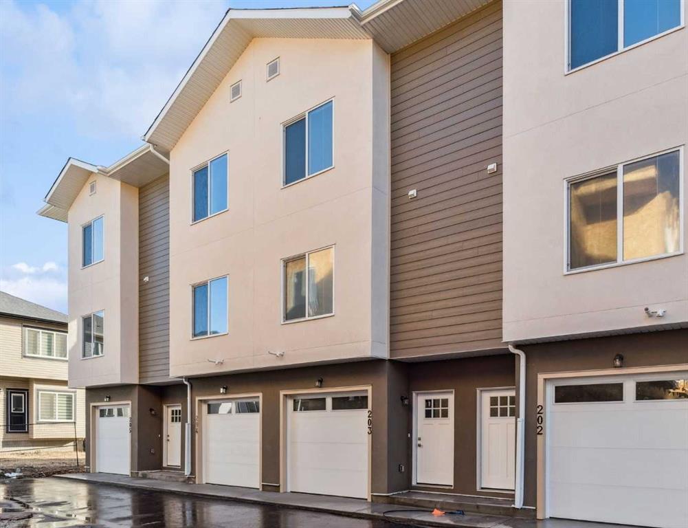 Picture of 204, 95 Saddlecrest Circle NE, Calgary Real Estate Listing