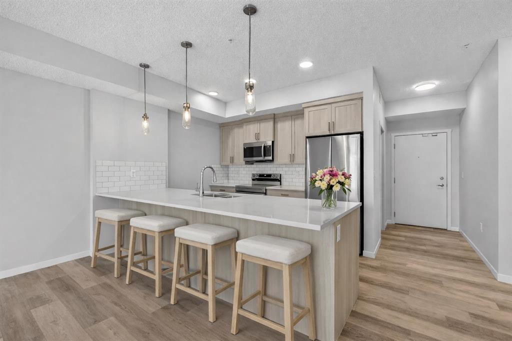 Picture of 1106, 33 Carringham Gate NW, Calgary Real Estate Listing