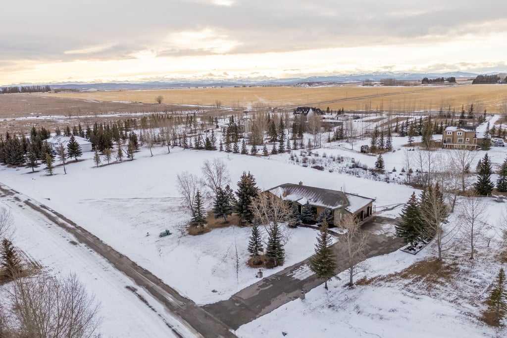 Picture of 28 Clover Lane , Rural Rocky View County Real Estate Listing