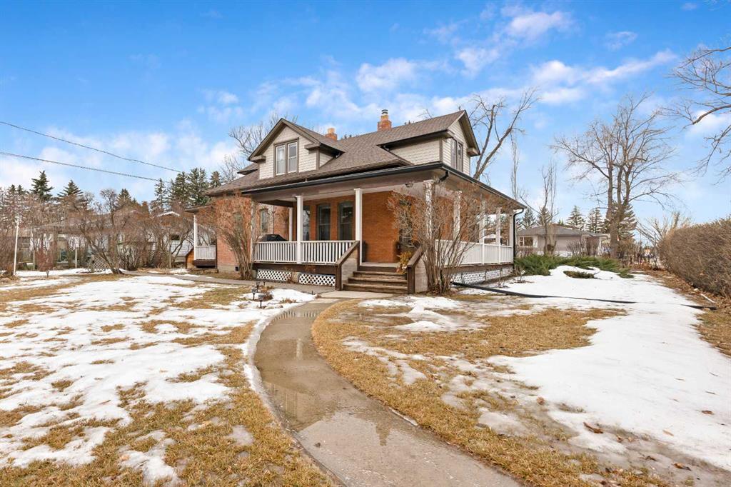 Picture of 725 Macleod Trail SW, High River Real Estate Listing