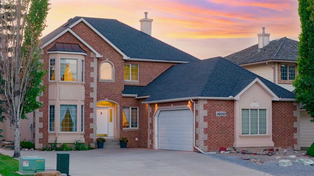 Picture of 1600 Evergreen Hill SW, Calgary Real Estate Listing