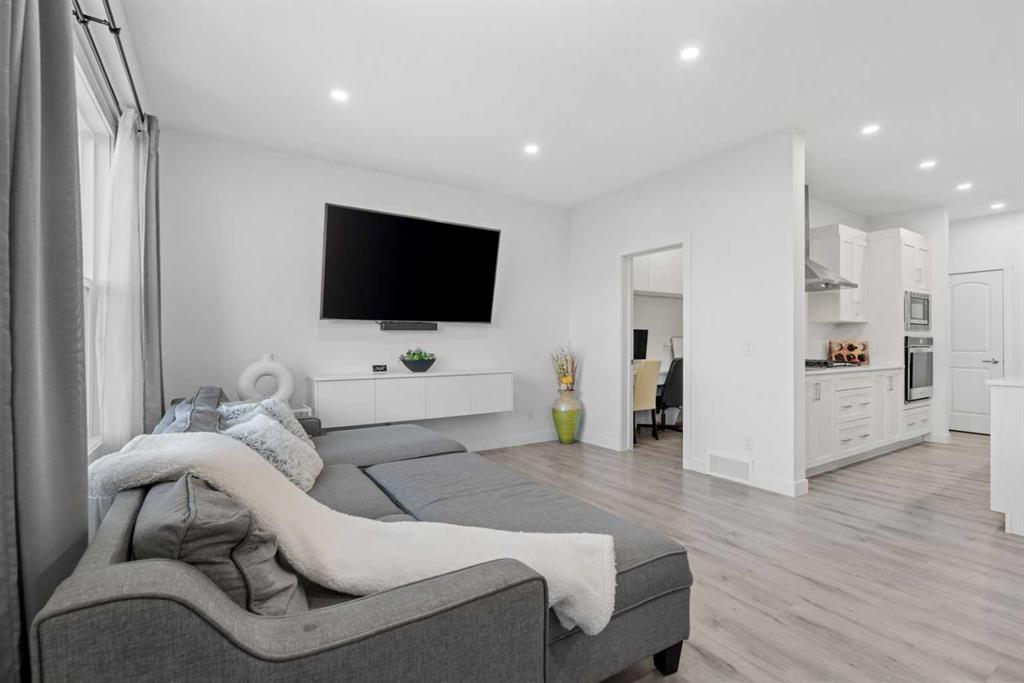 Picture of 178 Sage Bluff Drive NW, Calgary Real Estate Listing