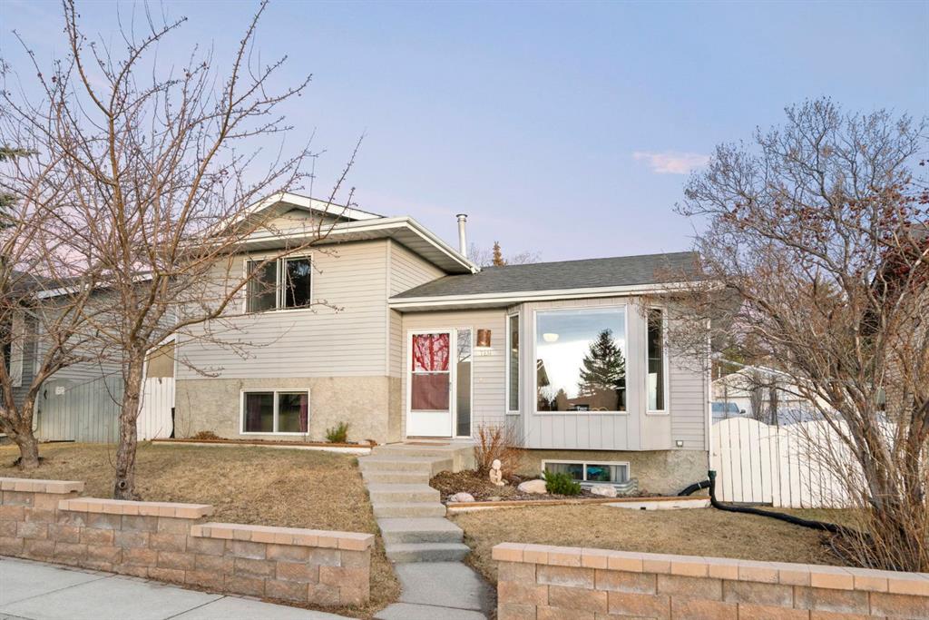 Picture of 10 Carolina Drive W, Cochrane Real Estate Listing