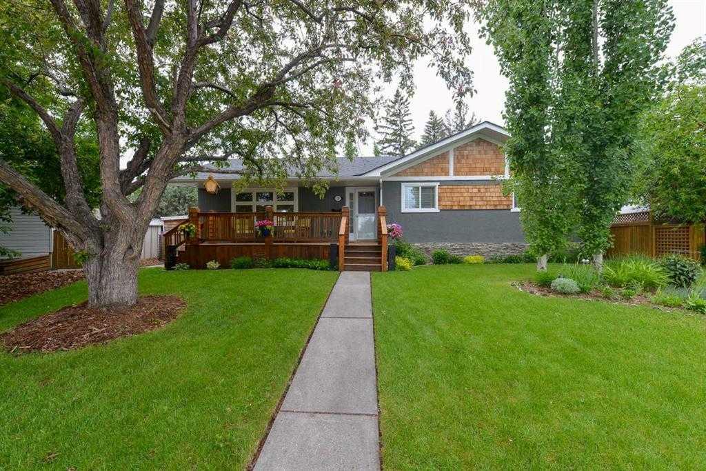 Picture of 19 Garrick Drive SW, Calgary Real Estate Listing