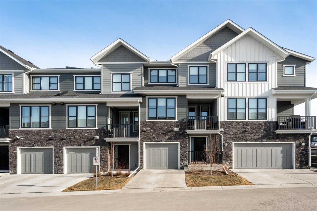 Picture of 915 Crestridge Common SW, Calgary Real Estate Listing