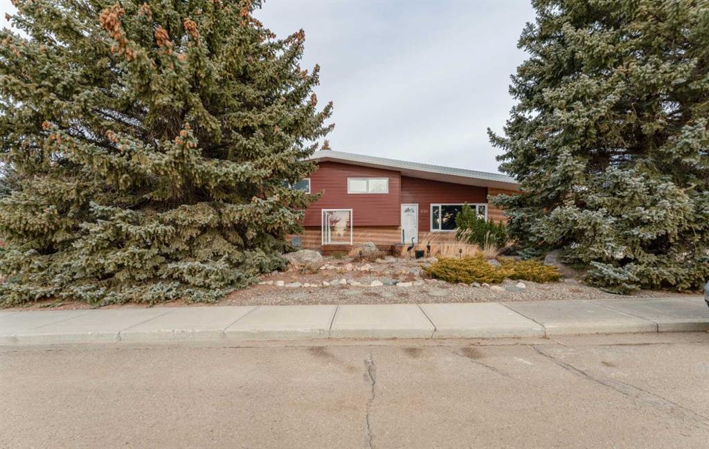 Picture of 401 Centre Avenue NE, Milk River Real Estate Listing