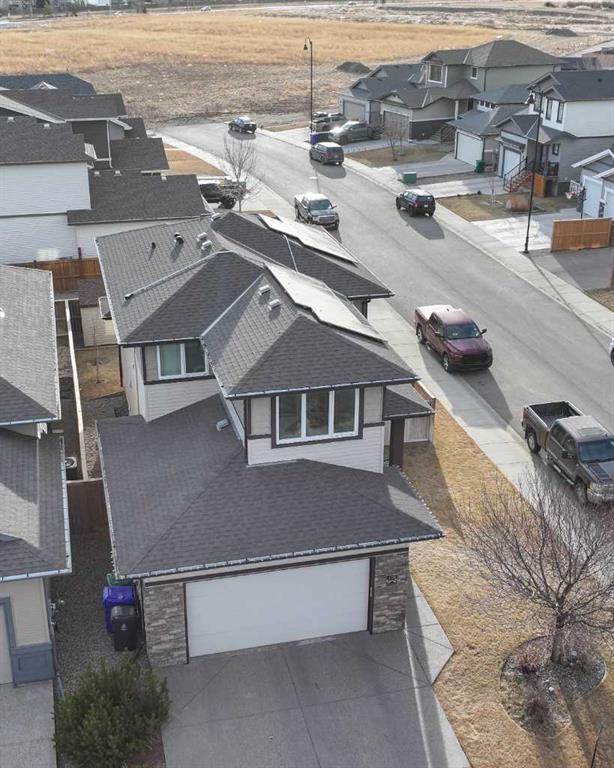 Picture of 128 Cabot Landing W, Lethbridge Real Estate Listing