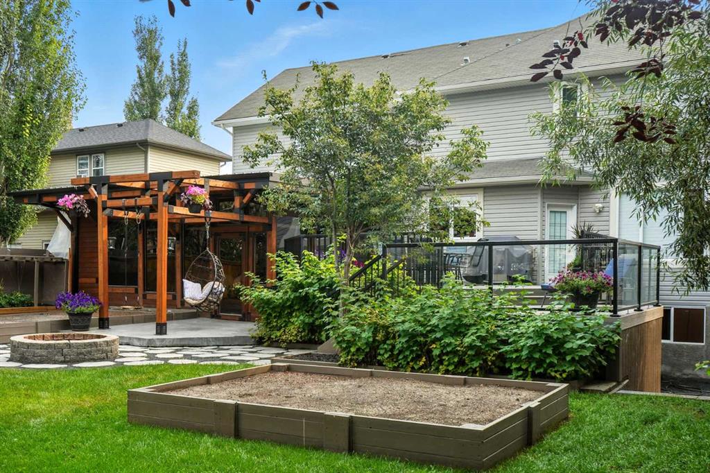 Picture of 37 Thomas Street NW, Langdon Real Estate Listing