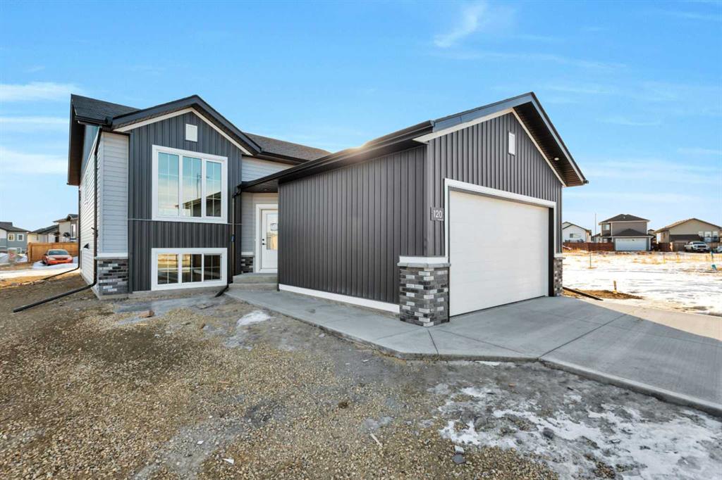 Picture of 120 Hampton Crescent , Sylvan Lake Real Estate Listing