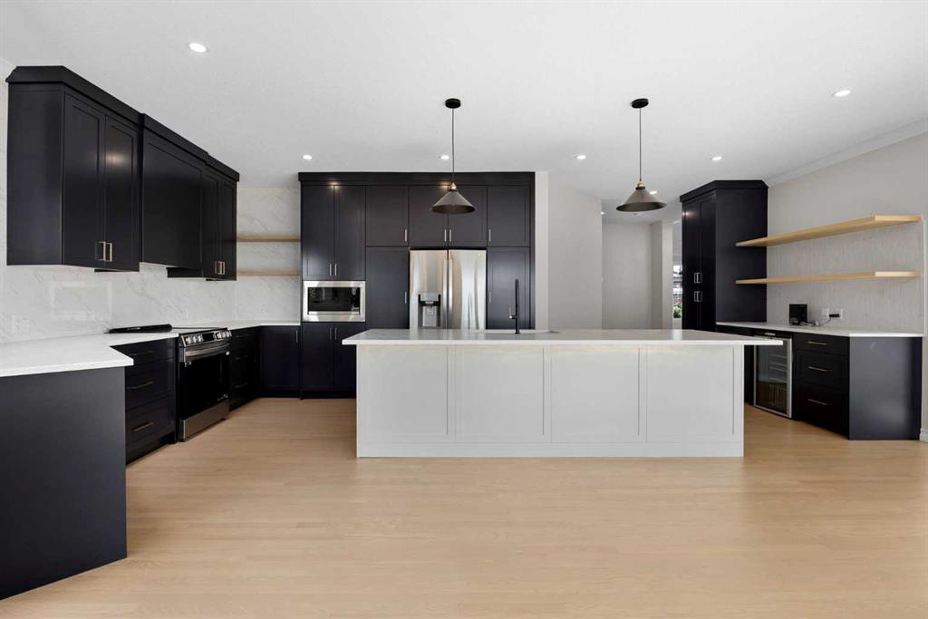 Picture of 21 Douglas Woods Manor SE, Calgary Real Estate Listing