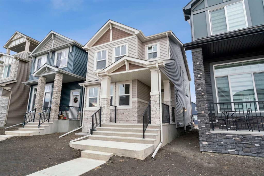 Picture of 17 Creekview Manor SW, Calgary Real Estate Listing